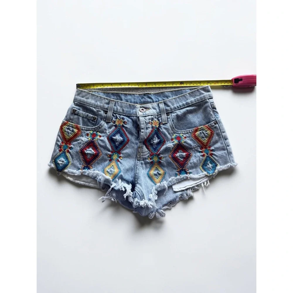 Carmar Denim Embroidered Diamond‎ Cutoff Shorts Light Wash Boho Festival Size 28